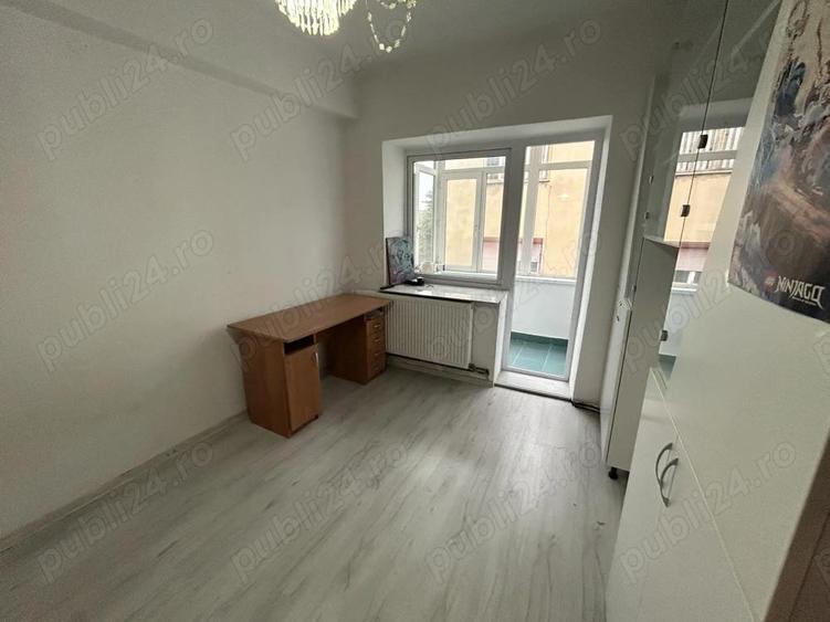 Vand apart.3 cam.ultracentr.,B-dul V.Milea,langa Tribunal,st.68 mp.bloc caramida,et.3 - 2