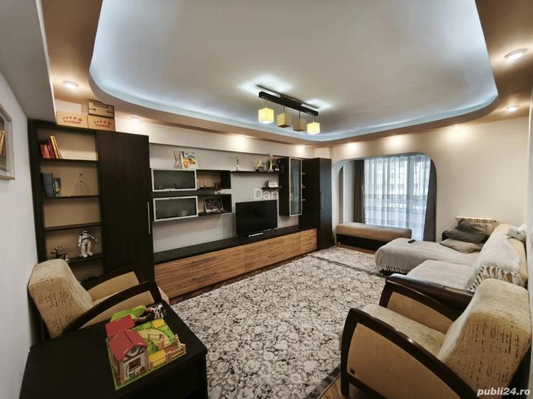 Apartament 4 Camere, etaj 3 7 zona ultra centrala Apartament 4 Camere, etaj 3 7 zona ultra centrala