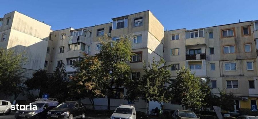 Apartament cu 3 camere semidecomandat în Central