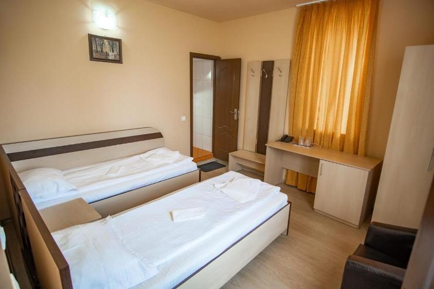 Vanzare Vila Panseluta - Pensiune/Vila turistica deosebita Pucioasa - 5