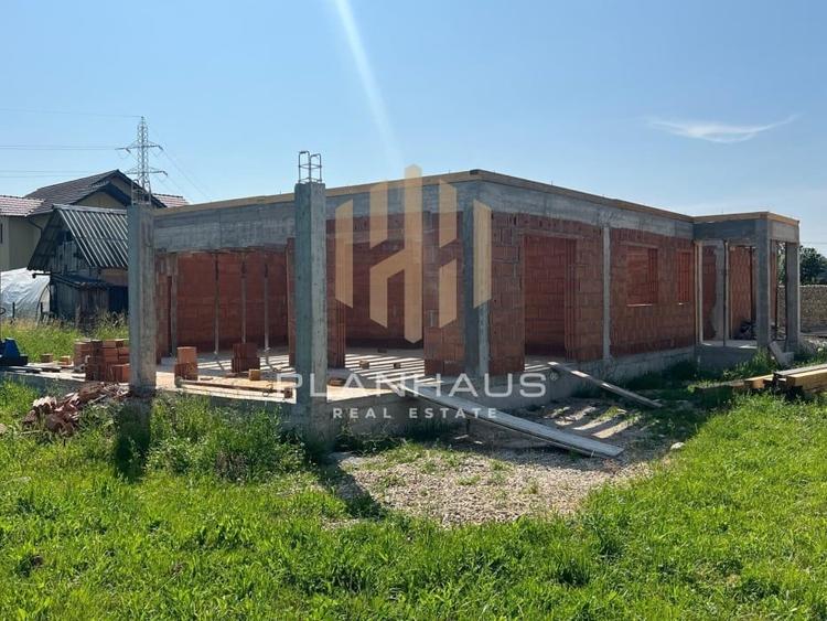 Case individuale Satu Nou de Sus , la rosu / semifinisate , 500 - 700 mp teren - 13