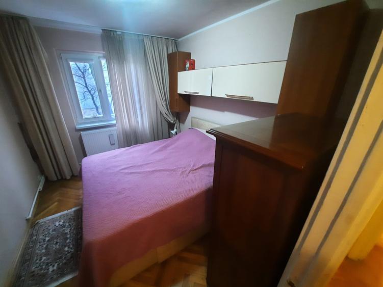 Apartament cu 3 camere, etaj 2/4, zona Podu Ros - 6