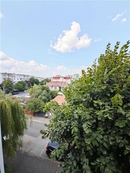 Vanzare apartament 2 camere, zona Scriitorilor, etajul 3/4 Vanzare apartament 2 camere, zona Scriitorilor, etajul 3/4