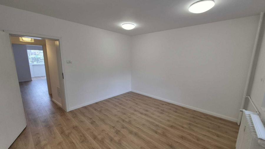 Ultracentral, Bulevardul Decebal - Apartament cu 3 camere spatioase, renovat, ideal pentru firme - 2