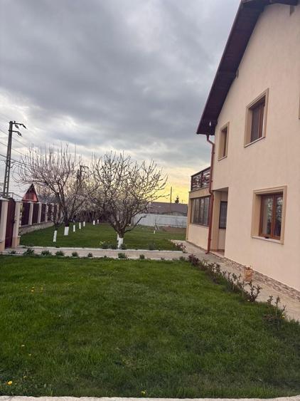 Vand/Schimb casa Buhusi 4 camere, 195 mp | Accept ap. 2 camere + diferenta - 7