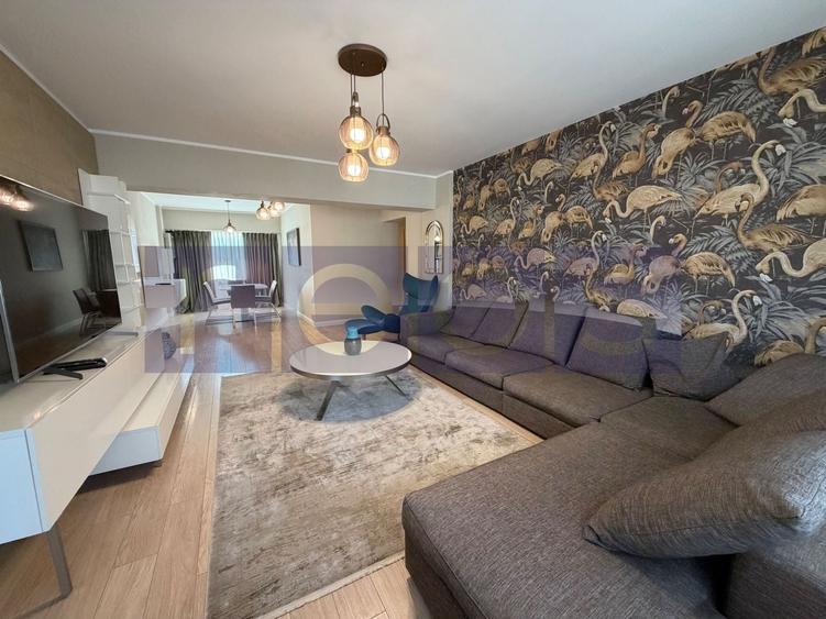 Apartament cu 4 camere decomandat, mobilat în P-ța Victoriei