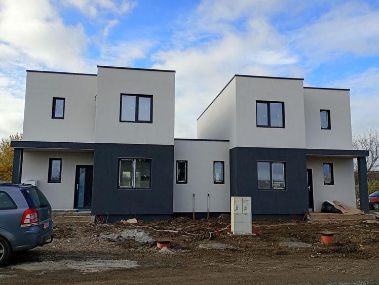 Sanandrei Duplex cu Perete Dublu, Proiect Modern - 1