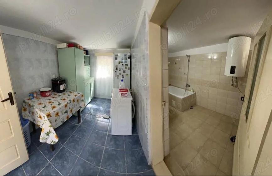 Gospodarie completa la 10km de Caracal - 2 case ?i 2000mp teren - 5