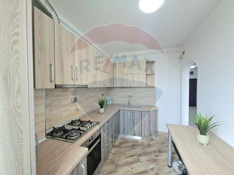 Apartament 2 camere de închiriat – Bloc Via Romana, etaj 2 - 3