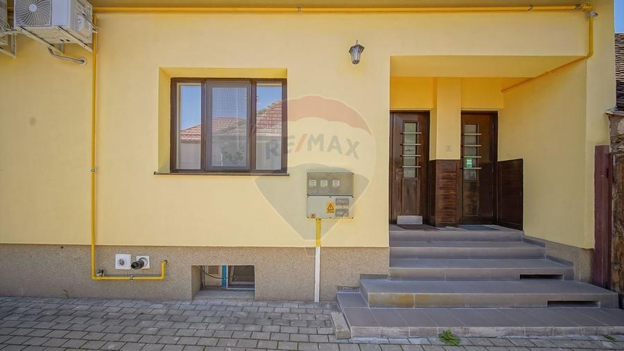 Casă cu 2 apartamente în Brasov, investiție sigură sau căminul ideal - 25