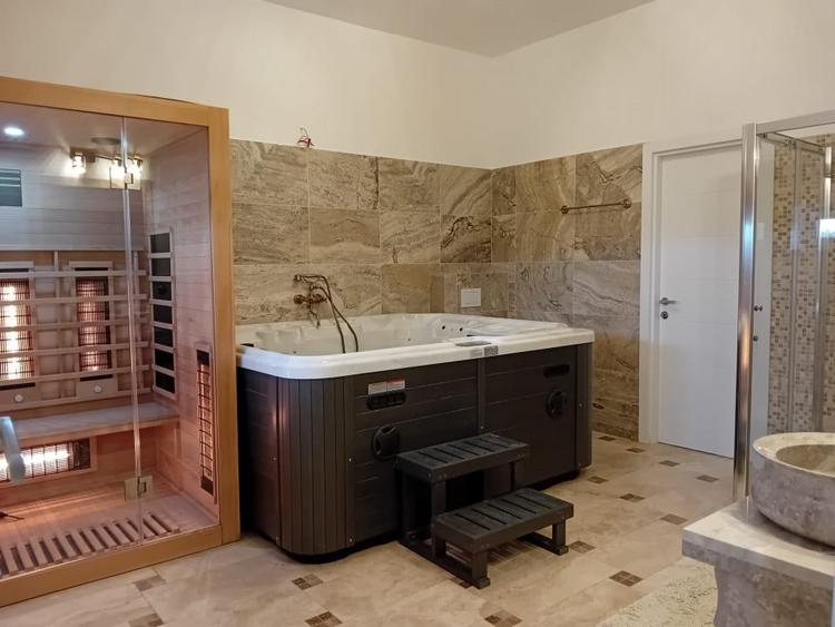 De vanzare vila exceptionala in stil Neo Romanesc cu vedere la lac si padure - 17