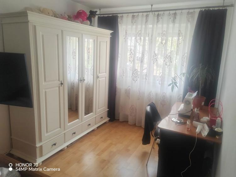 Apartament cu 3 camere decomandate de vanzare parter zona Nord, strada Calugareni - 8