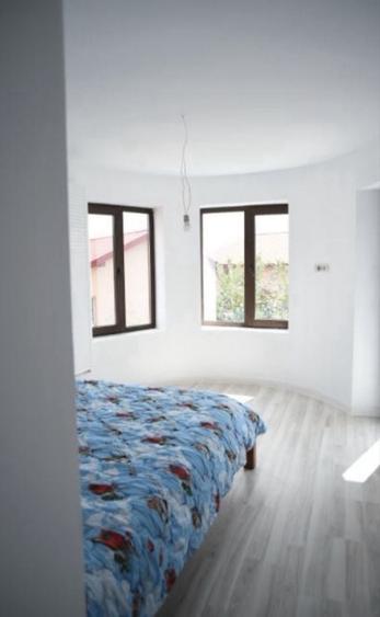 Casă cu 4 camere în Lumina