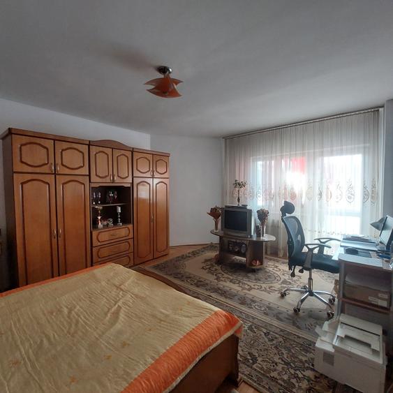 Vand 2 camere, ultracentral, decomandat - 4