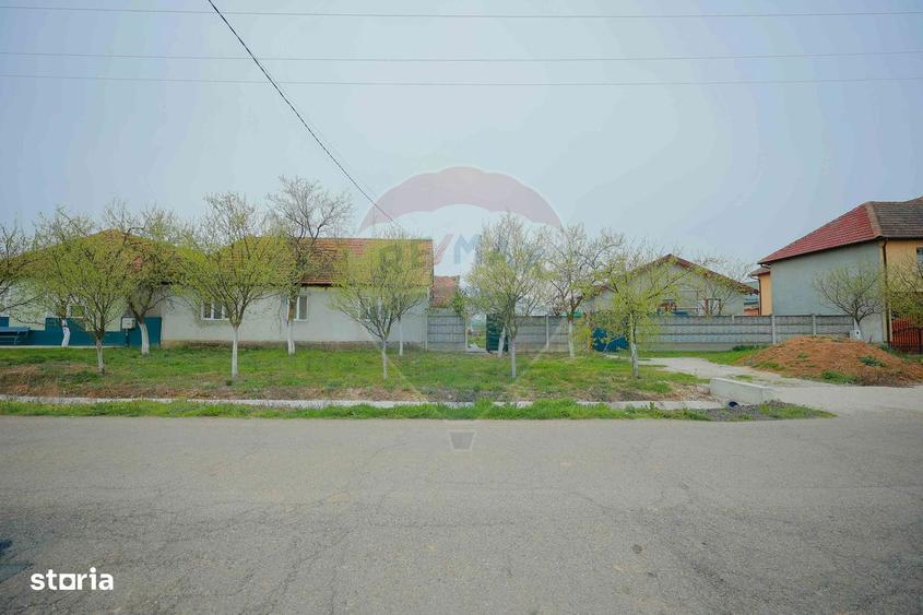 De vanzare teren 2.440 mp cu casa, asfalt ?i utilita?i Alparea - 8