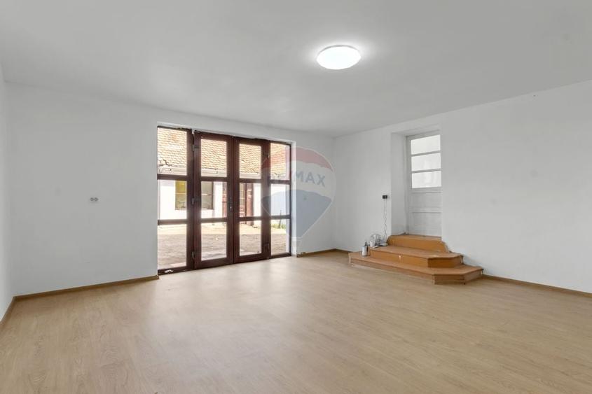 Casa renovata recent, zona centrala Pecica - 5