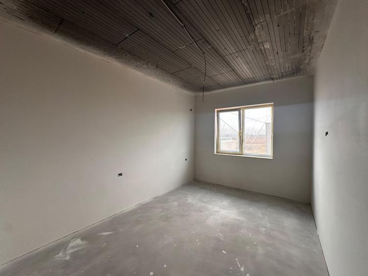 Duplex cu 5 camere cu Canalizare în Ghiroda