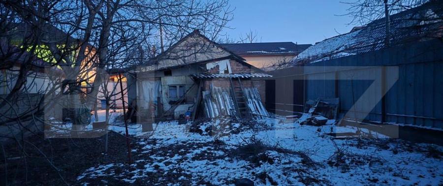 Casa demolabila, 50 mp, teren 327 mp, zona 1 Mai - 5