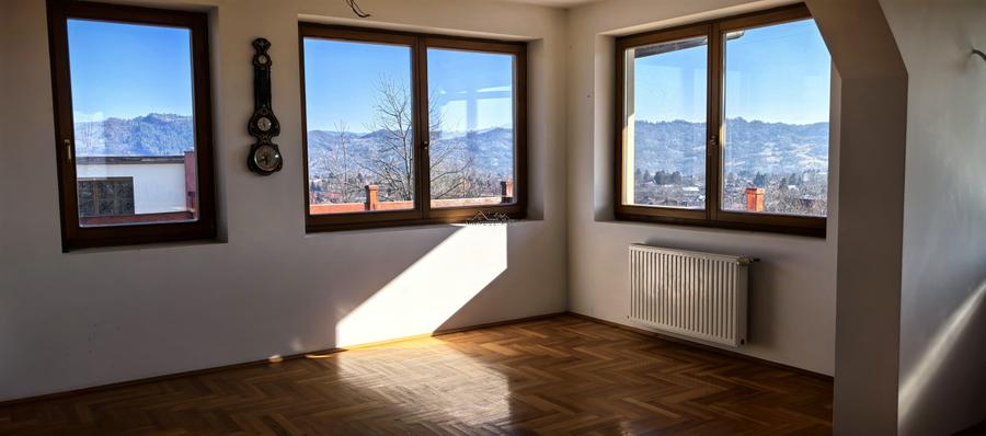 Vila/Pensiune 620mp  , teren generos 3862mp , priveliste de top , neopturata - 4