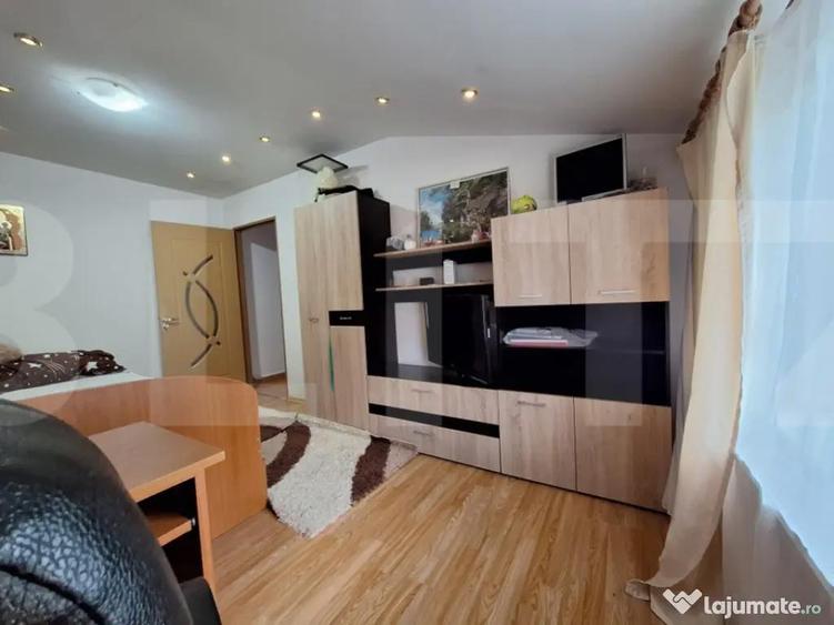 Apartament de vanzare, cu 2 camere decomandat, mobilat, zona - 11