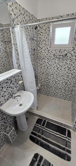 La 5 minute de sta?ia de metrou Eroii Revolutiei - 2