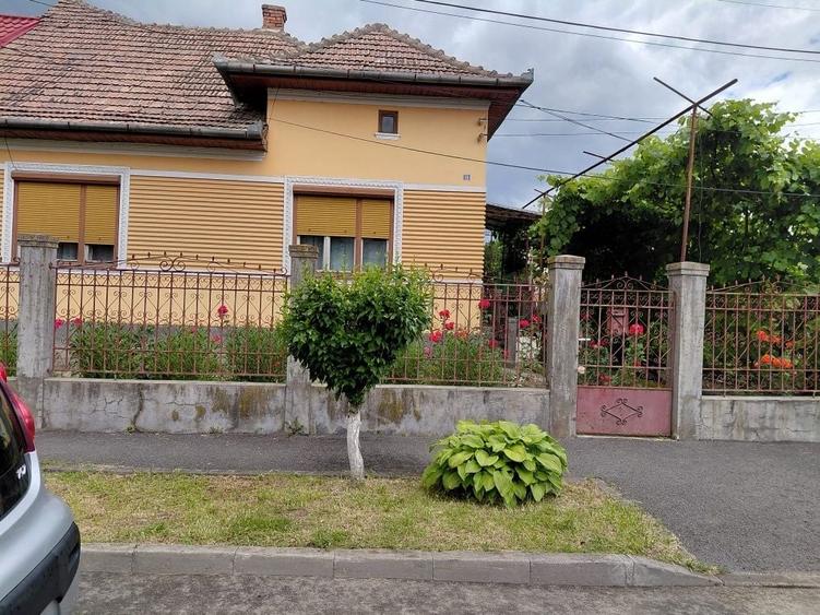 Casă cu 2 camere în Central