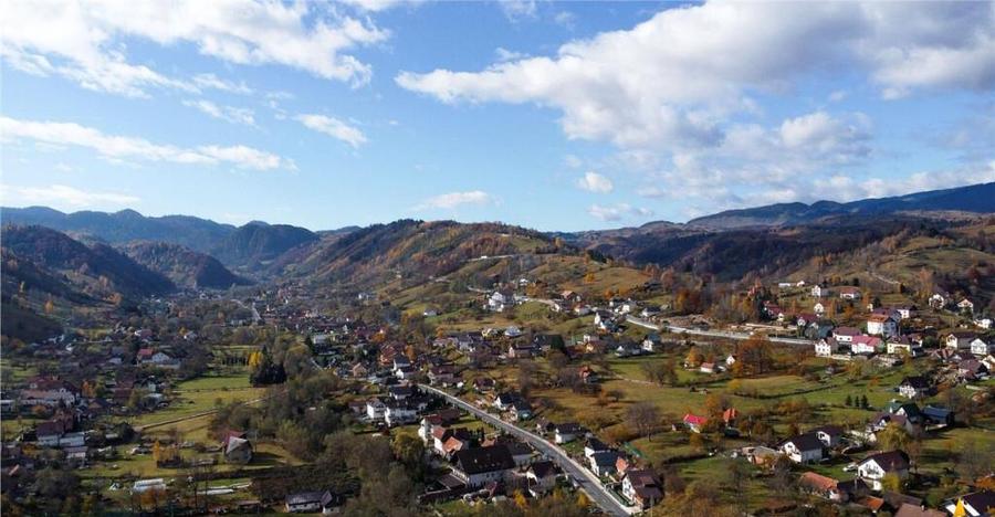 Proprietate autentica, stil traditional:Eco, cu parau pitore - 9