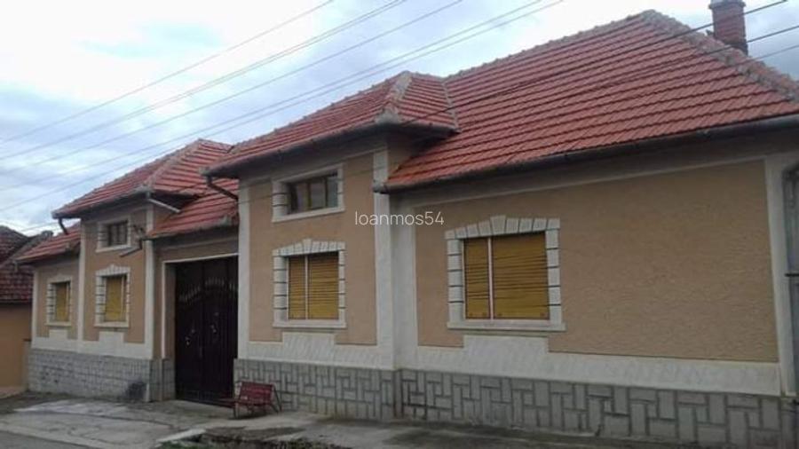 Casă de vînzare și grădină.
