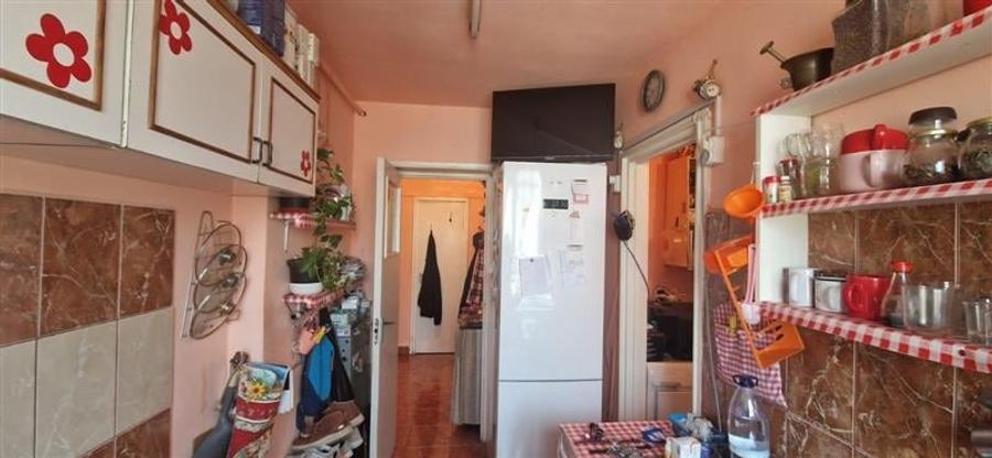 De vanzare apartament cu 3 camere, Mureseni - 2