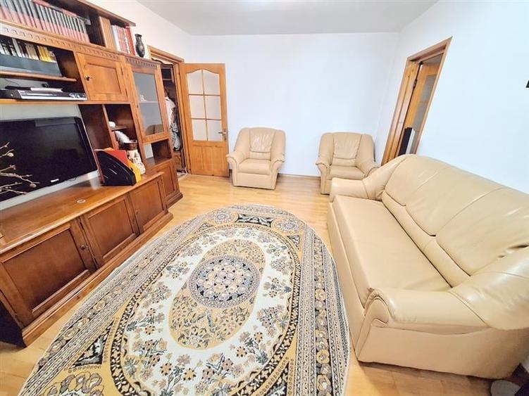 Apartament  2 camere semidecomandat, mobilat si utilat, zona Narcisa - 2