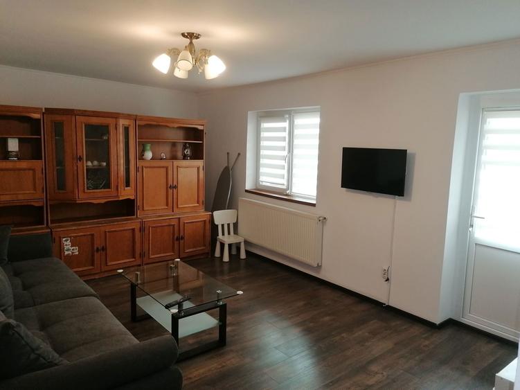 Inchiriez apartament 3 camere, zona centrala - 1