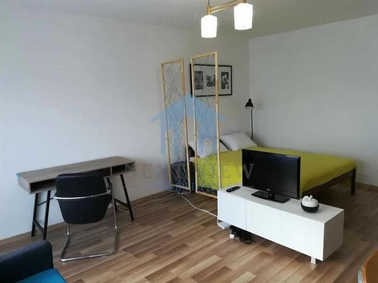 Apartament 1 camera, The Office - 1