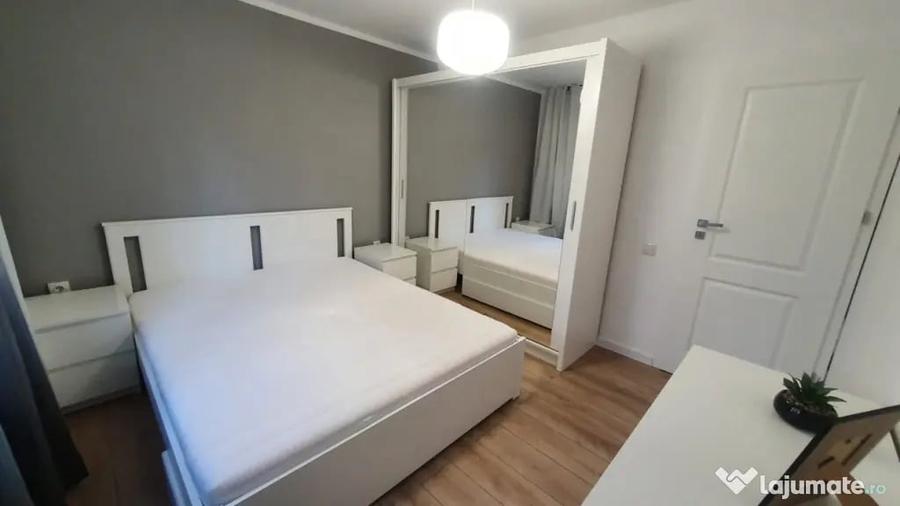 Apartament cu 3 camere decomandat în Între Lacuri