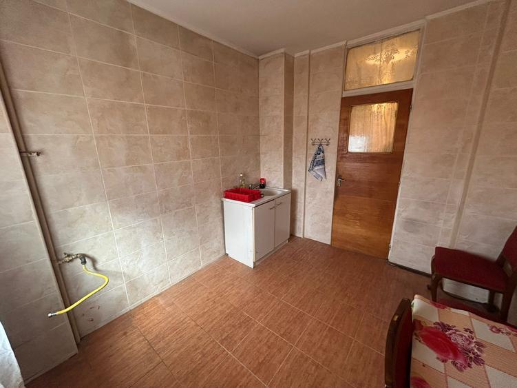 B-dul Ghencea str. Costantin Titel Petrescu nr 3, aproape de parc,metrou - 6