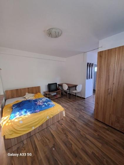 Poprietar inchiriez ap.1 cam decomandat utilat ,Complex-Lunei , centrala proprie - 5