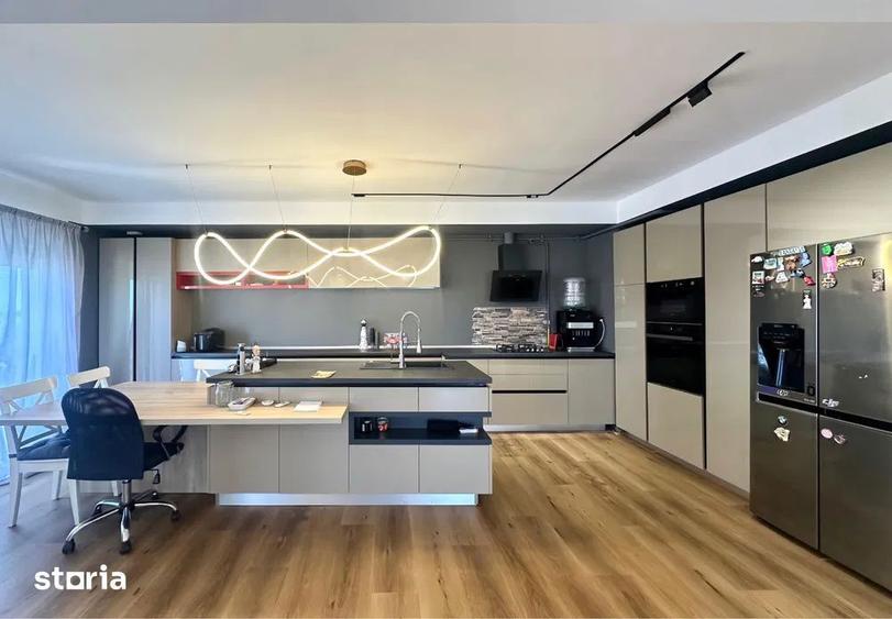 Apartament cu 4 camere decomandat în Central