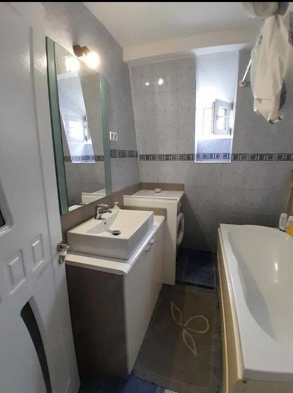 Apartament cu 3 Camere Semidecomandate Zona Zamca - 3