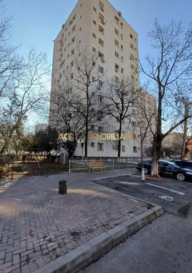 Garsoniera de vanzare | Titan | Metrou | bloc reabilitat | confort 2 - 8