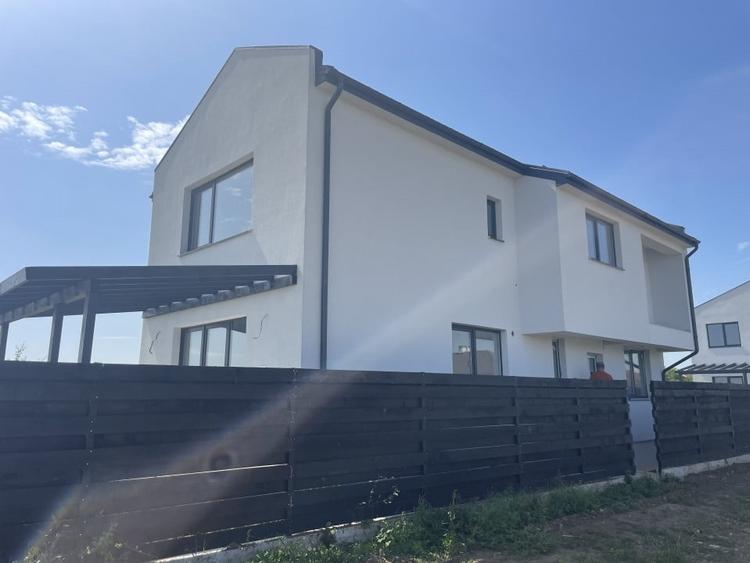 Vila individuala, Domnesti, Drumul Targului, P+1, suprafata teren 460, finisata. - 2