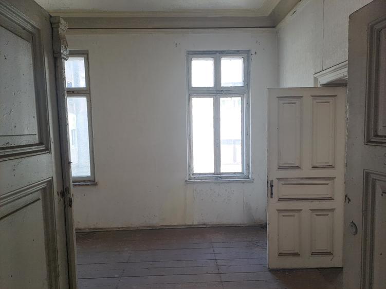 Unirii-Cartierul Evreiesc, singur curte, dubla deschidere, libera - 8