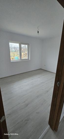 Vand Casa in comuna Voinesti - 1