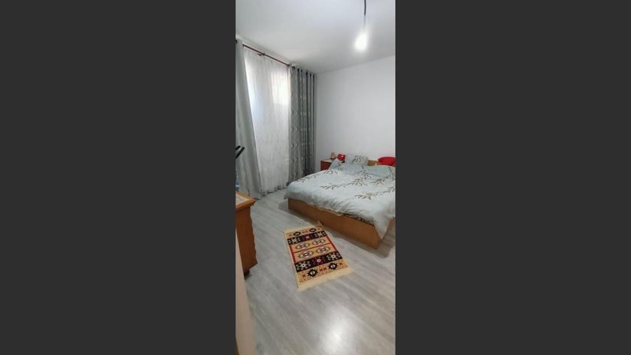 Constructie cu 3 apartamente + teren+ 2 spatii comerciale - 2