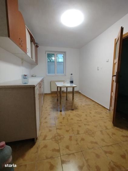 Casă cu 3 camere semidecomandat în Griviței