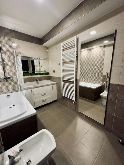 Apartament cu 3 camere si 2 grupuri sanitare in zona Tractorul la Isaran,et7/10 - 11