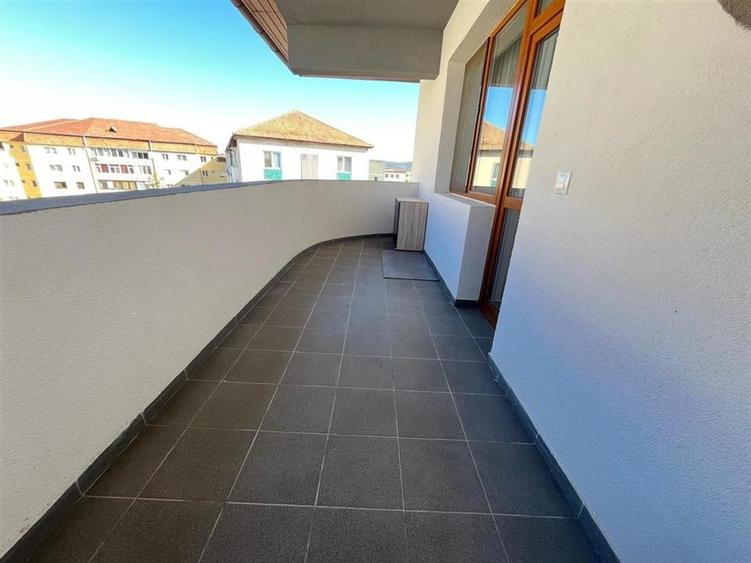 Apartament NOU 3 camere 2 bai balcon si parcare zona centrala - 17