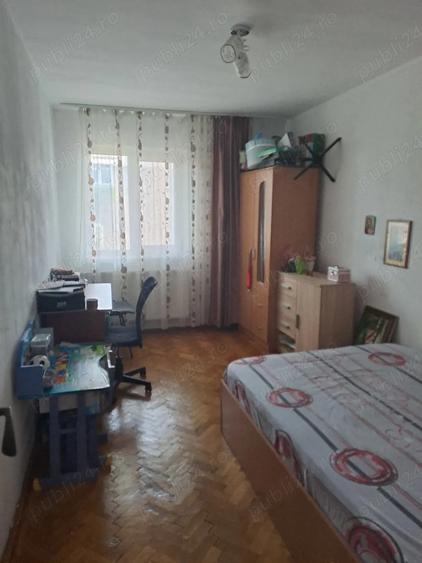 Vand apartament cu 3 camere,65m ,decomandat, zona Traian - 4