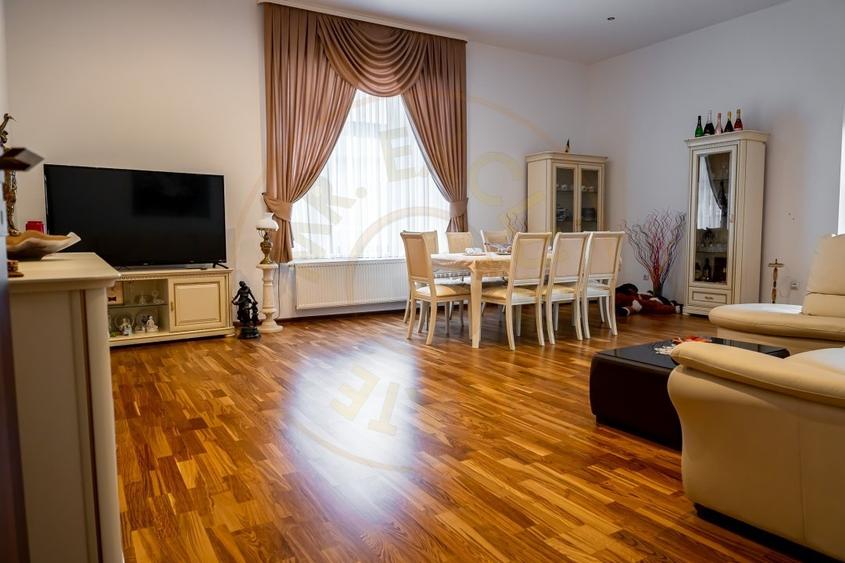 De Vanzare Apartament in casa Central - 1