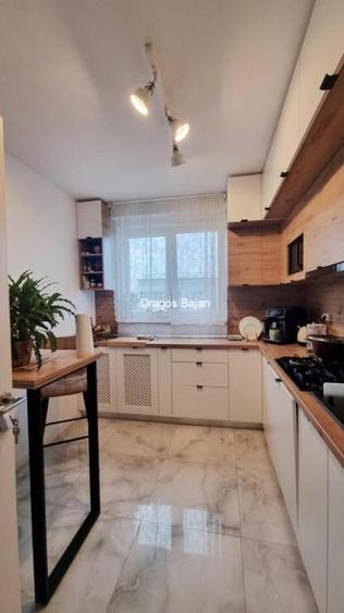 3 camere // decomandat // Renovat - 9