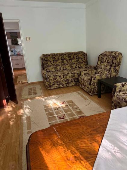 Apartament cu 3 camere decomandat în Exterior Vest