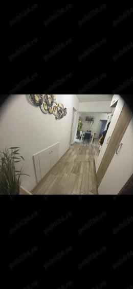 Vand Schimb ap.3-4 camere, trilateral, o parcare subt.privata si libera in incinta complexului - 1